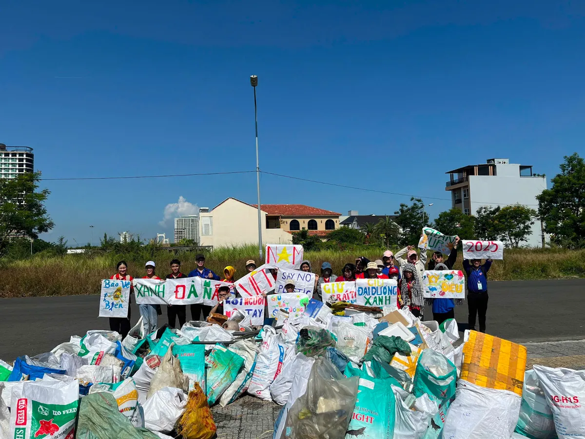Hơn 200.000 tình nguyện viên tham gia nhặt rác trong chiến dịch “Clean Up Việt Nam” - Ảnh 4.