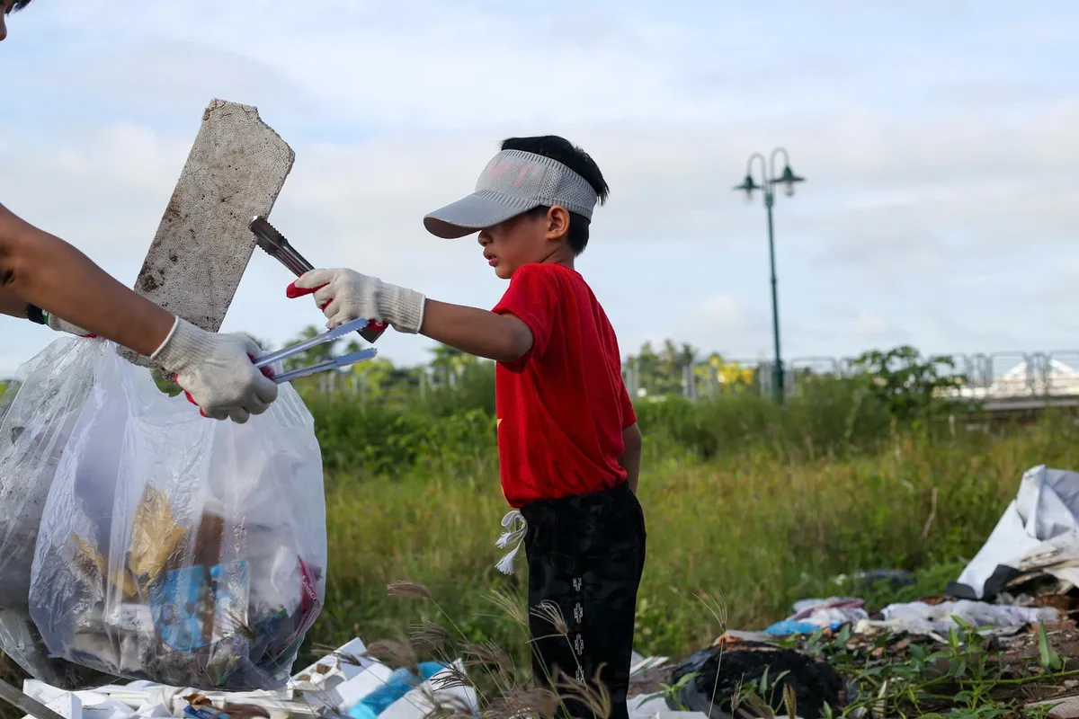 Hơn 200.000 tình nguyện viên tham gia nhặt rác trong chiến dịch “Clean Up Việt Nam” - Ảnh 10.