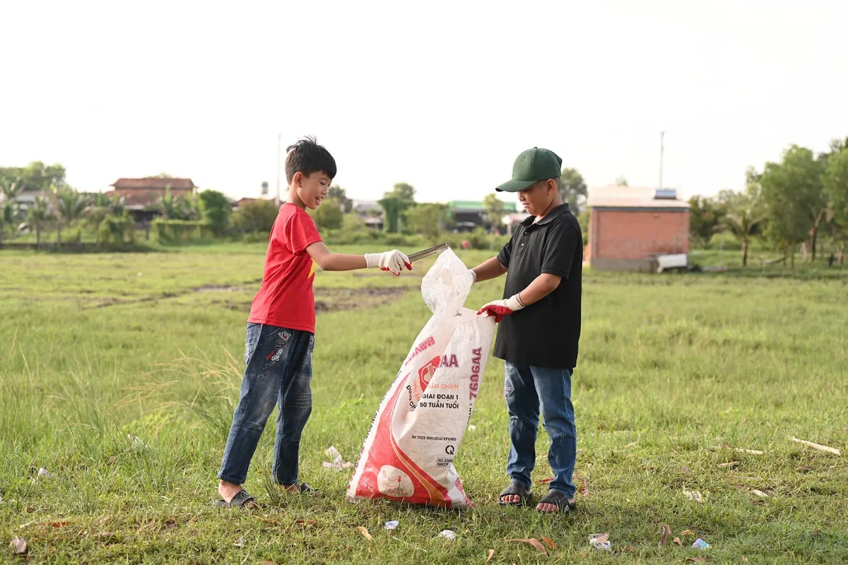 Hơn 200.000 tình nguyện viên tham gia nhặt rác trong chiến dịch “Clean Up Việt Nam” - Ảnh 9.