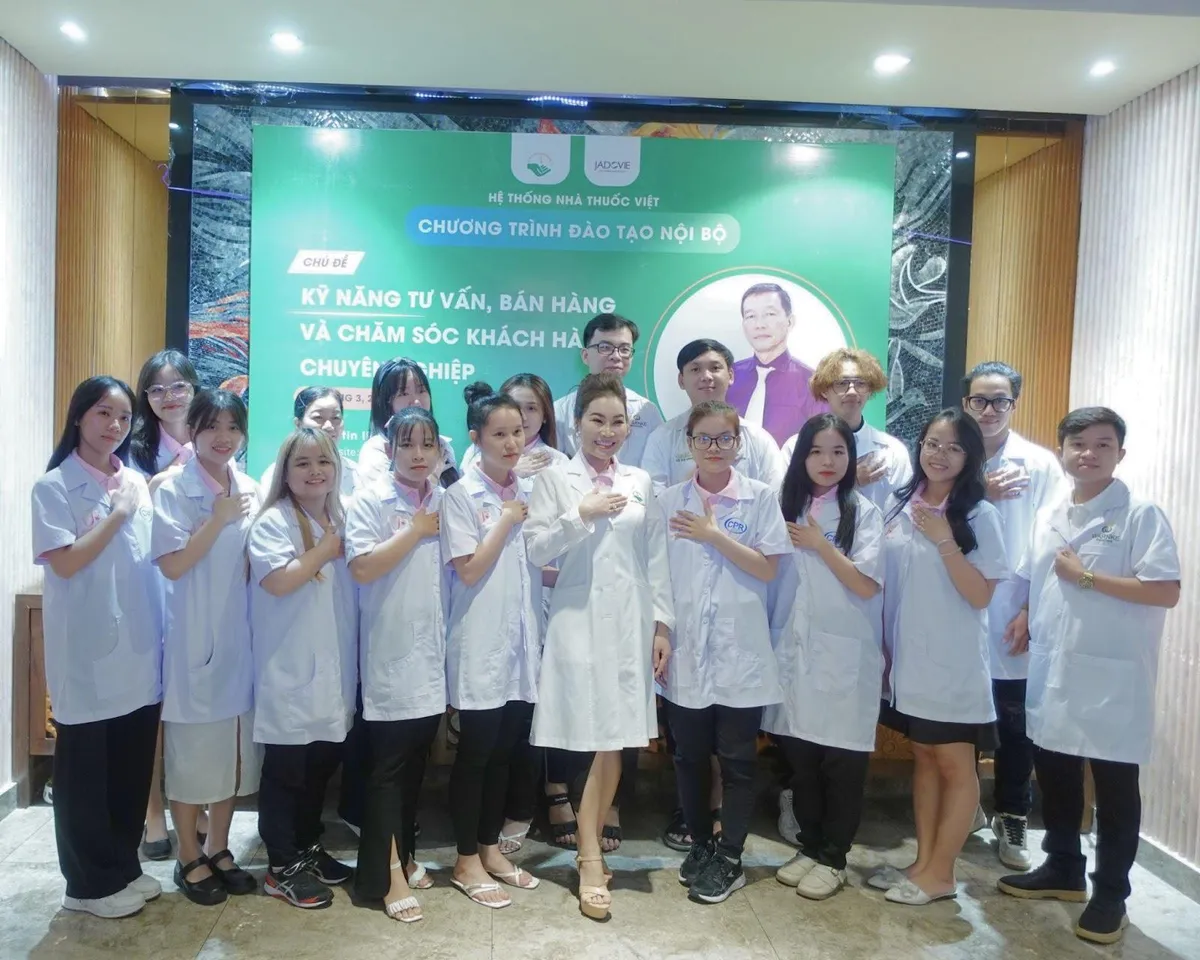 Nhà thuốc Việt nỗ lực nâng cao chuyên môn cho đội ngũ dược sĩ - Ảnh 1.