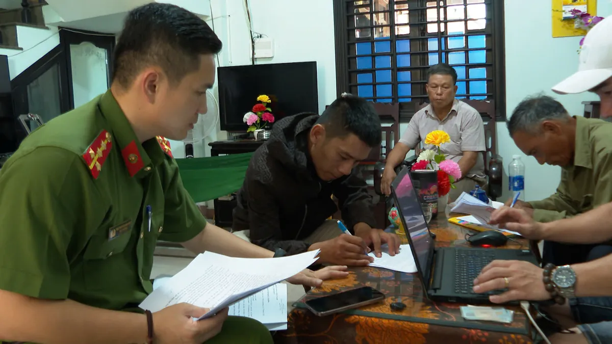 Thu giữ 4.000 bao thuốc lá lậu tại Huế - Ảnh 2.