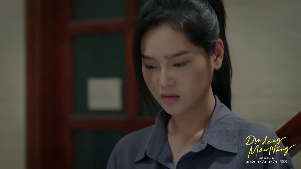 Dịu dàng màu nắng: Bắc bắt quả tang vợ ôm trai trẻ giữa phố - Ảnh 3. Dịu dàng màu nắng: Bắc bắt quả tang vợ ôm trai trẻ giữa phố - Ảnh 3.