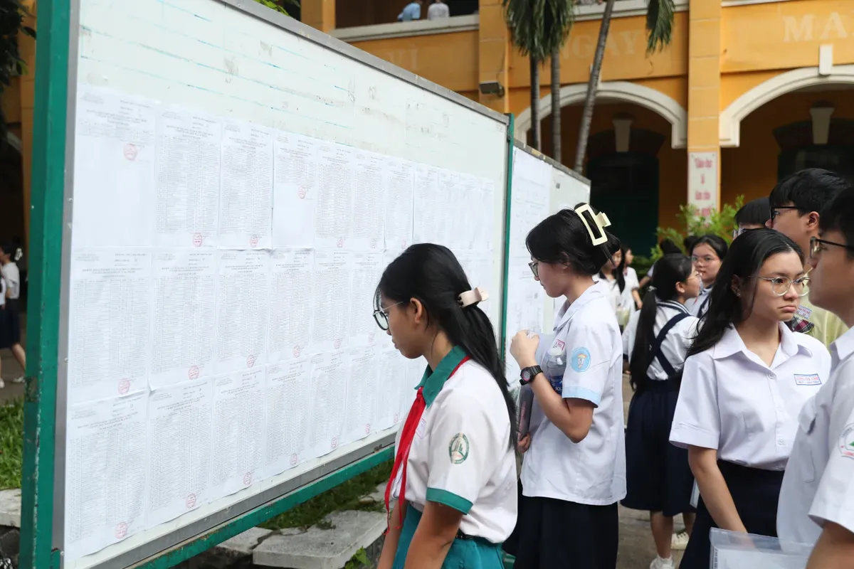 Lần đầu học sinh tạm tr&uacute; được thi lớp 10 c&ocirc;ng lập ở H&agrave; Nội- Ảnh 1.