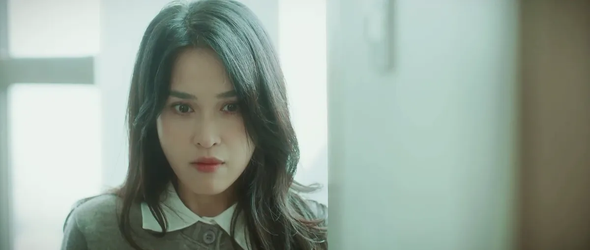 Mặt trời lạnh - Tập 5: Mai Ly tủi nhục bị mẹ con sếp khinh đũa mốc chòi mâm son - Ảnh 11. Mặt trời lạnh - Tập 5: Mai Ly tủi nhục bị mẹ con sếp khinh đũa mốc chòi mâm son - Ảnh 11.