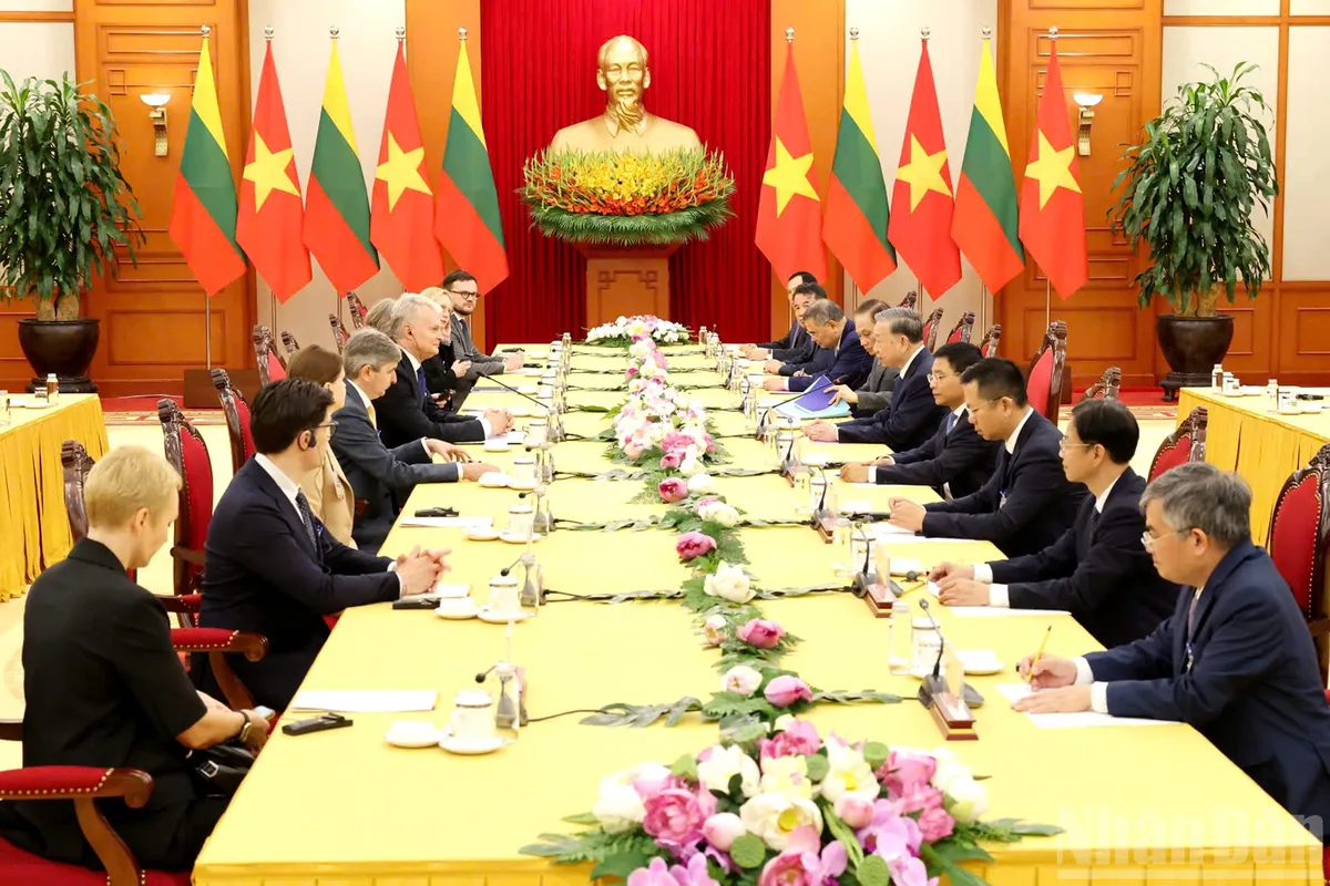 Tổng Bí thư Tô Lâm hội kiến Tổng thống Cộng hòa Litva Gitanas Nauseda - Ảnh 1.