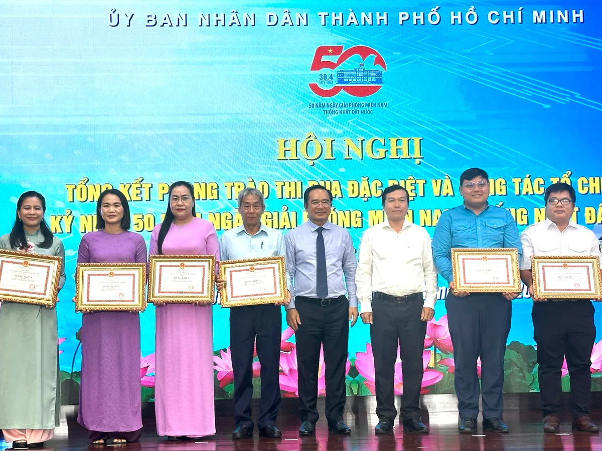 TP Hồ Chí Minh tổng kết phong trào thi đua đặc biệt kỷ niệm 50 năm giải phóng miền Nam - Ảnh 3. TP Hồ Chí Minh tổng kết phong trào thi đua đặc biệt kỷ niệm 50 năm giải phóng miền Nam - Ảnh 3.