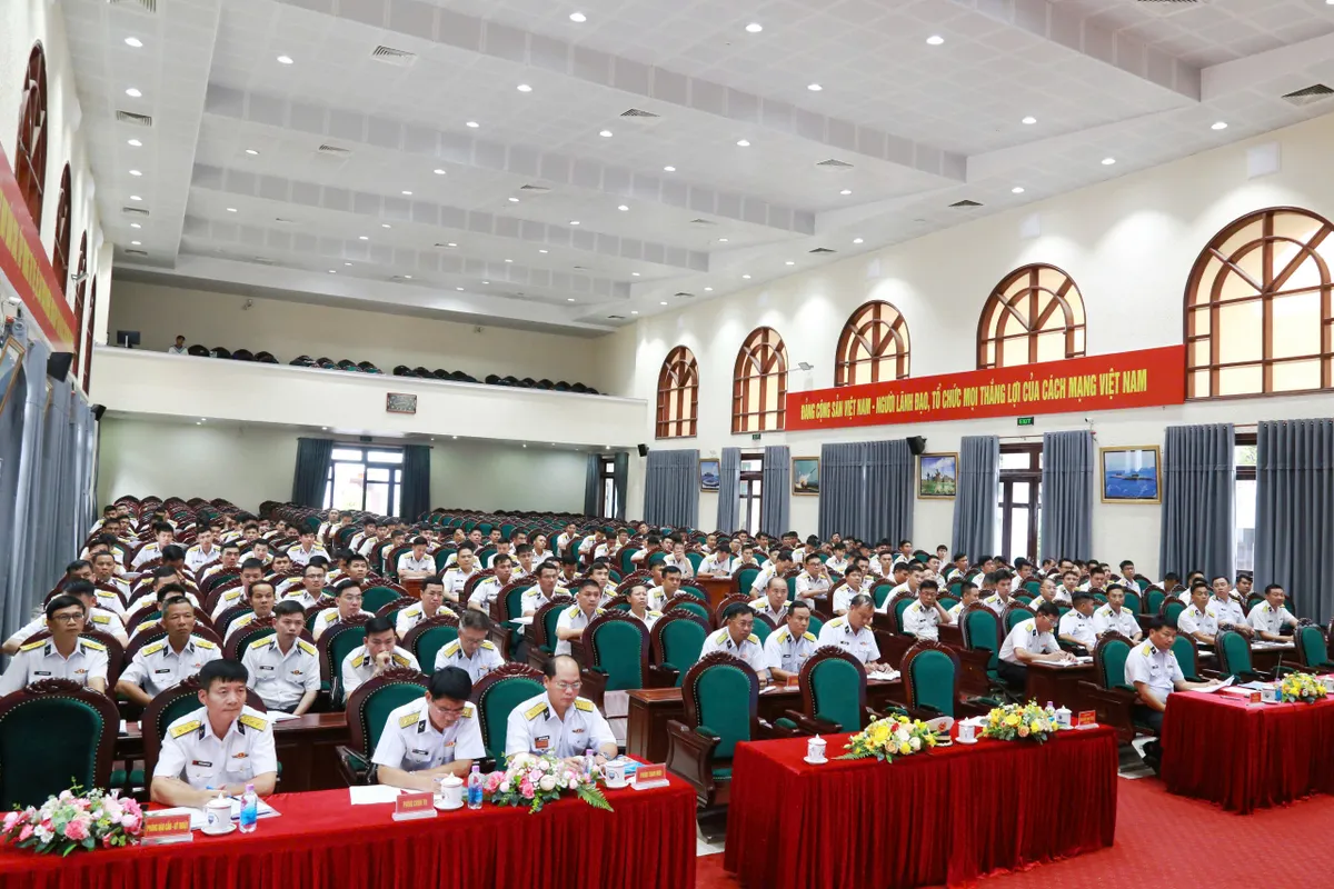 Vùng 4 Hải quân: Đánh giá toàn diện, rút kinh nghiệm công tác trên tàu 6 tháng đầu năm - Ảnh 1. Vùng 4 Hải quân: Đánh giá toàn diện, rút kinh nghiệm công tác trên tàu 6 tháng đầu năm - Ảnh 1.