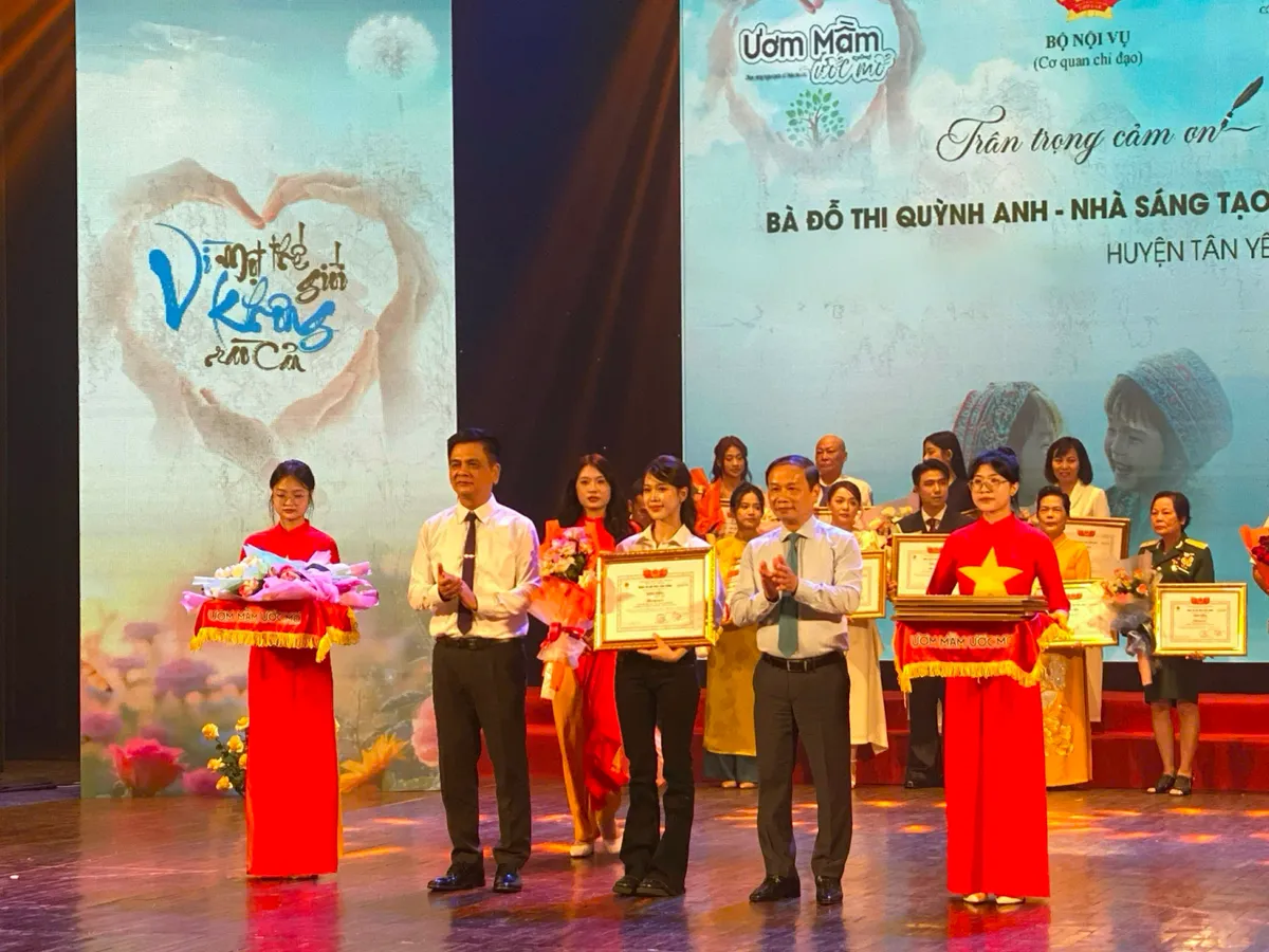 Cô gái trẻ xây trường cho trẻ em nghèo giữa đại ngàn biên giới - Ảnh 6.