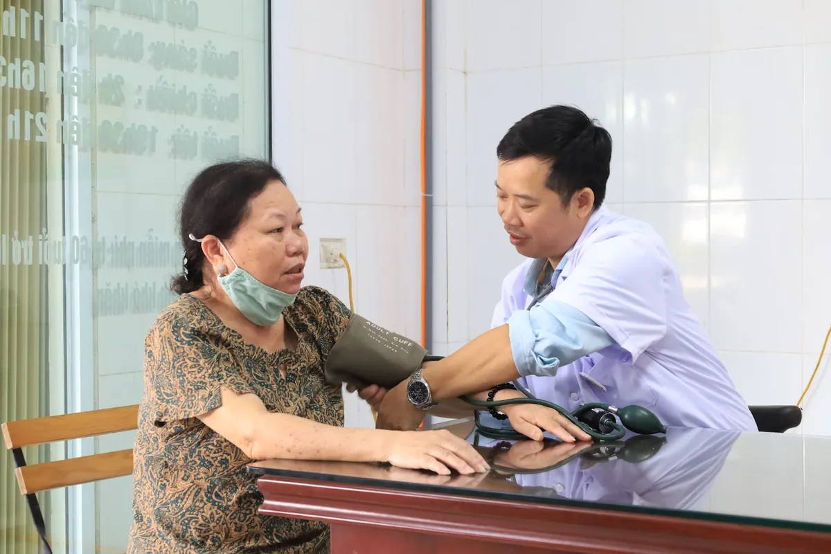 Chăm sóc, tư vấn sức khỏe miễn phí cho người cao tuổi - Ảnh 1.