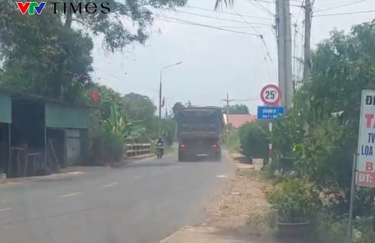 Đồng Nai: CSGT xử lý xe ben gây nguy cơ mất an toàn cầu dân sinh - Ảnh 7.