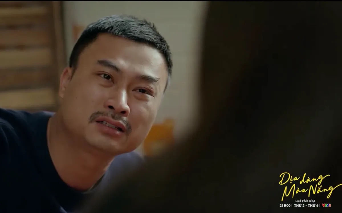Duy Hưng lên đồng trong Dịu dàng màu nắng: Diễn như không diễn, khán giả nổi da gà - Ảnh 1. Duy Hưng lên đồng trong Dịu dàng màu nắng: Diễn như không diễn, khán giả nổi da gà - Ảnh 1.