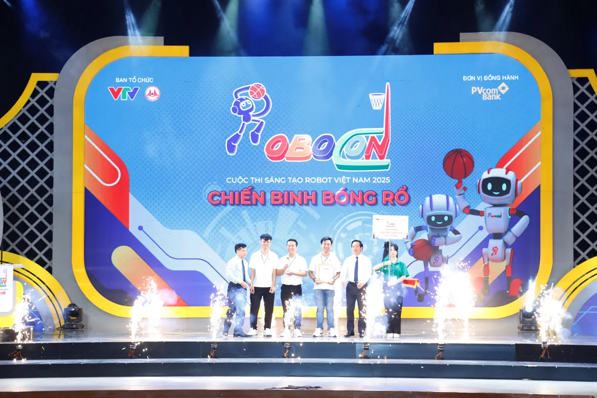 Hành trình chạm đỉnh vinh quang Robocon của những chiến binh LH-UDS - Ảnh 3.