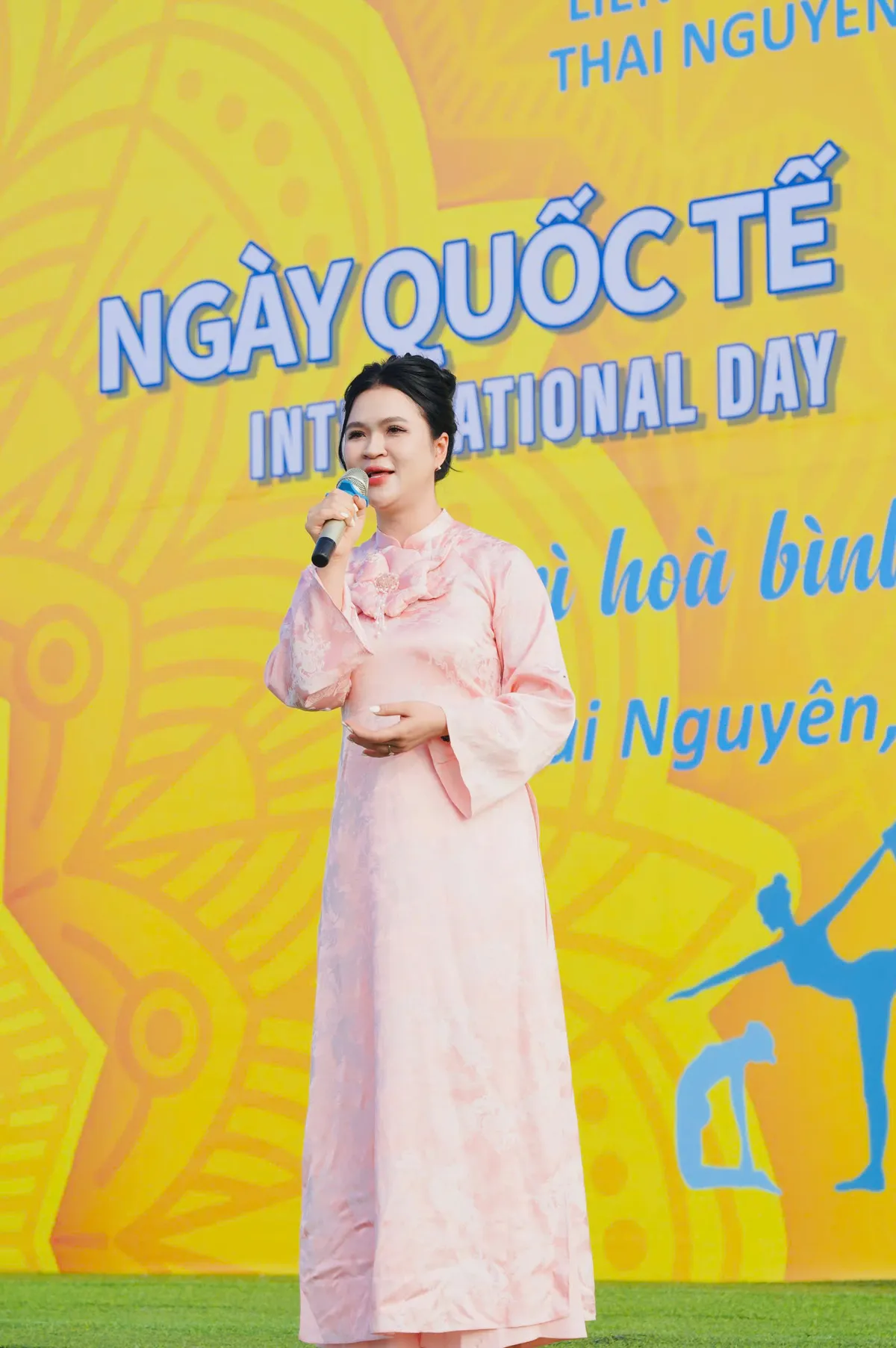 Hàng nghìn hội viên chào mừng Ngày Quốc tế Yoga 2025 tại Thái Nguyên   - Ảnh 3.