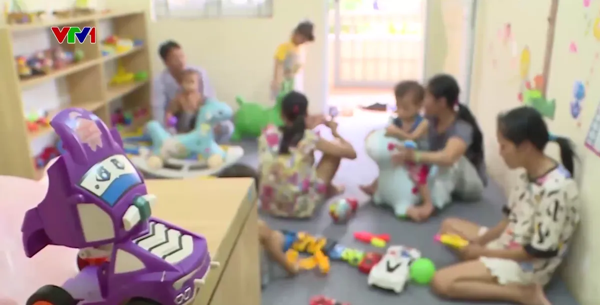 Những đứa trẻ nuôi người lớn - Ảnh 2.