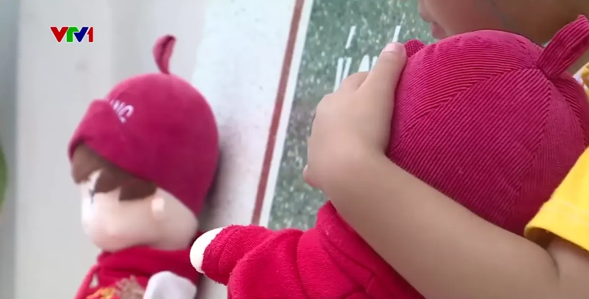 Những đứa trẻ nuôi người lớn - Ảnh 3.