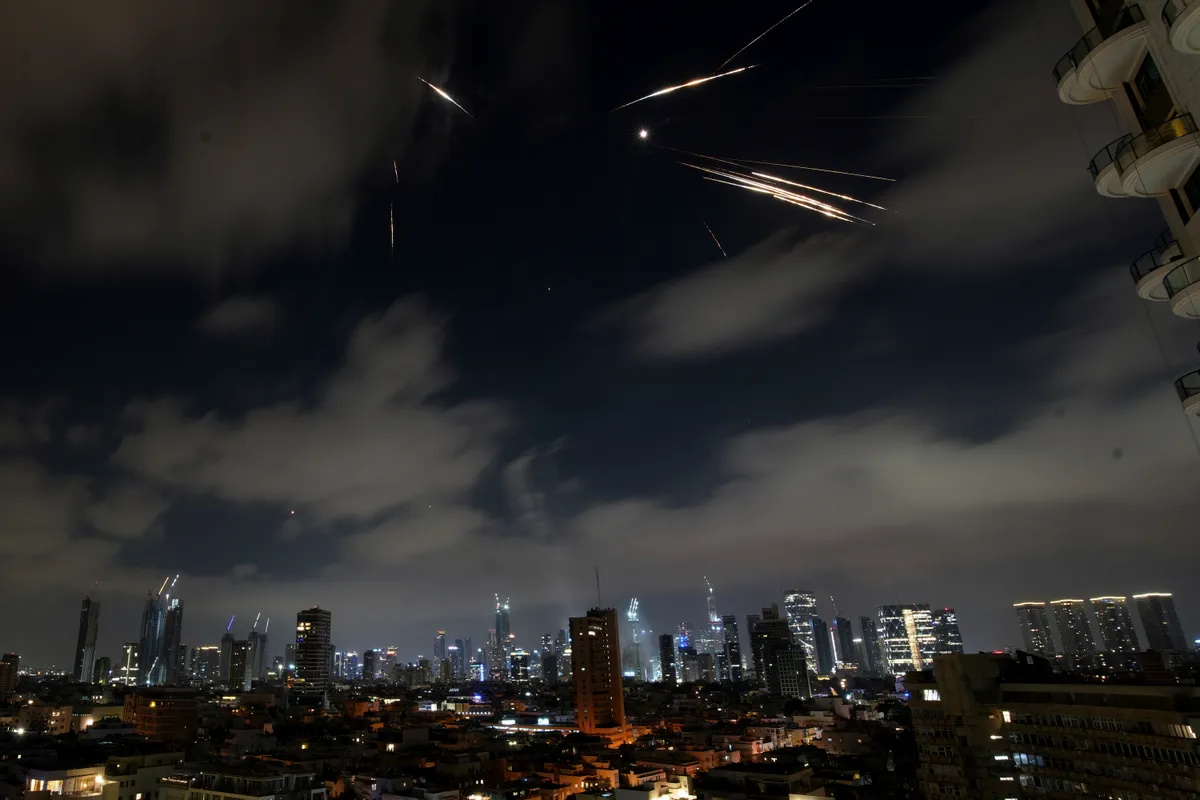 Israel đe dọa thiêu rụi thủ đô Tehran - Ảnh 1.