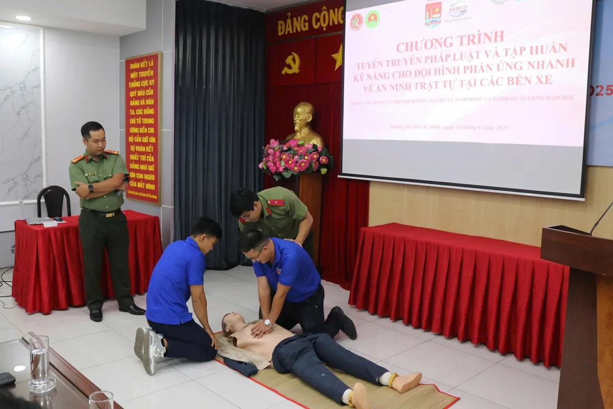 Những bước chân tình nguyện nối nhịp thành phố - Ảnh 5.