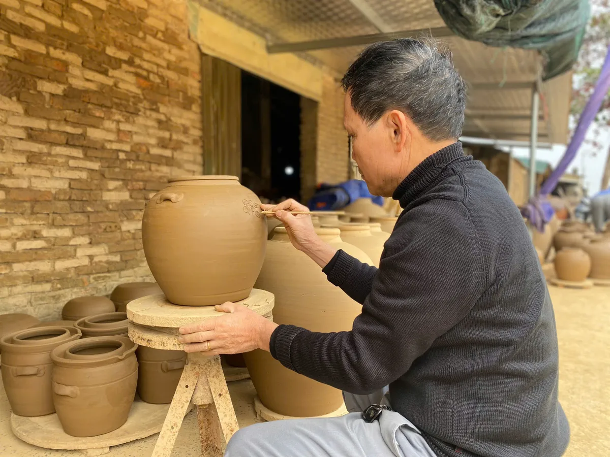 Gốm Gia Thủy và hành trình 70 năm giữ hồn cho đất - Ảnh 1.