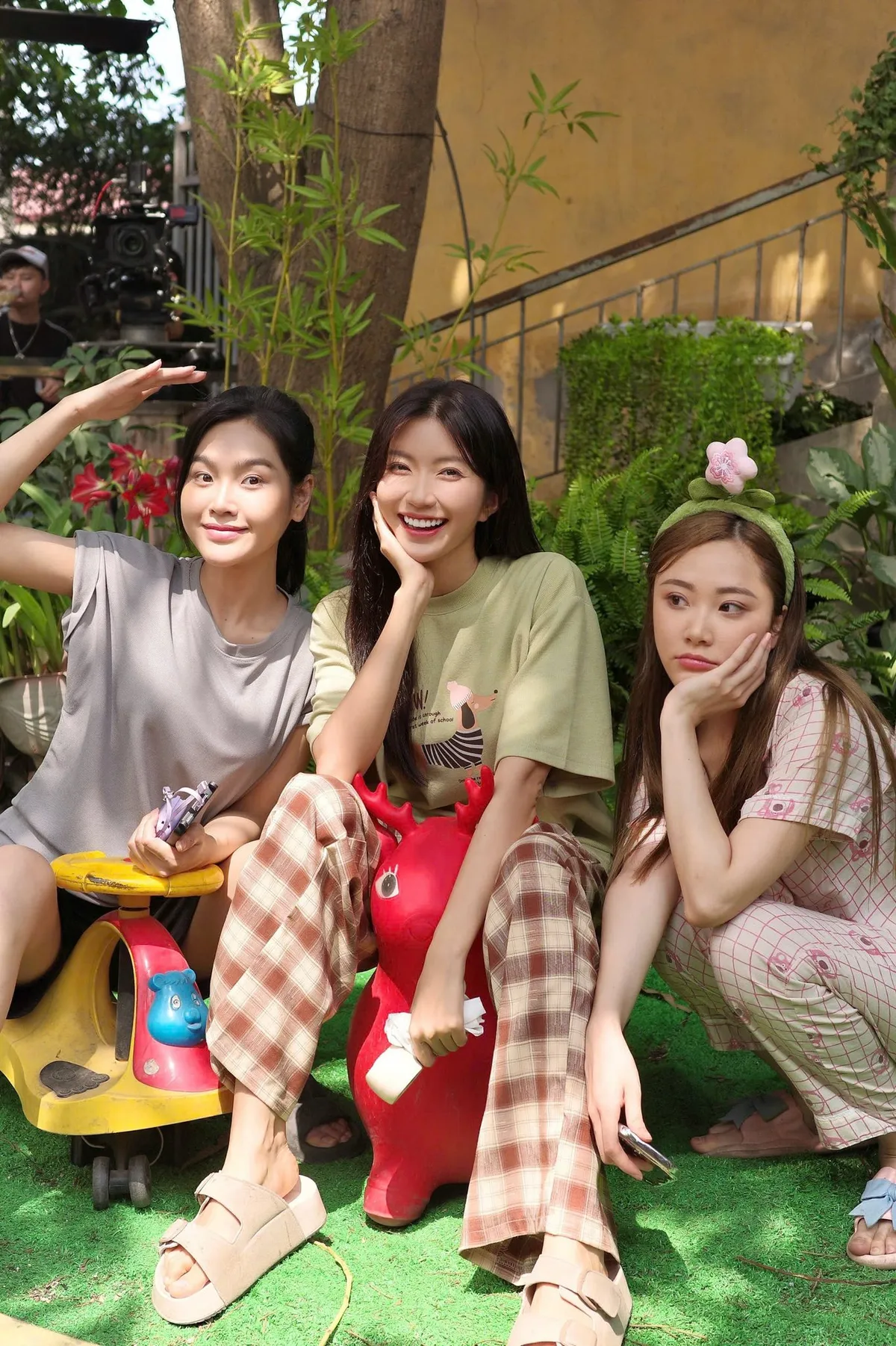 Dịu dàng màu nắng: Đằng sau bối cảnh xóm trọ nghèo mà ấm tình người - Ảnh 7.