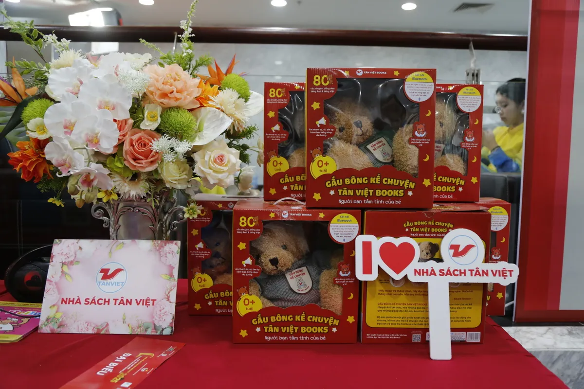 Tưng bừng hội sách thanh niên chào mừng 100 năm ngày Báo chí cách mạng Việt Nam - Ảnh 11.