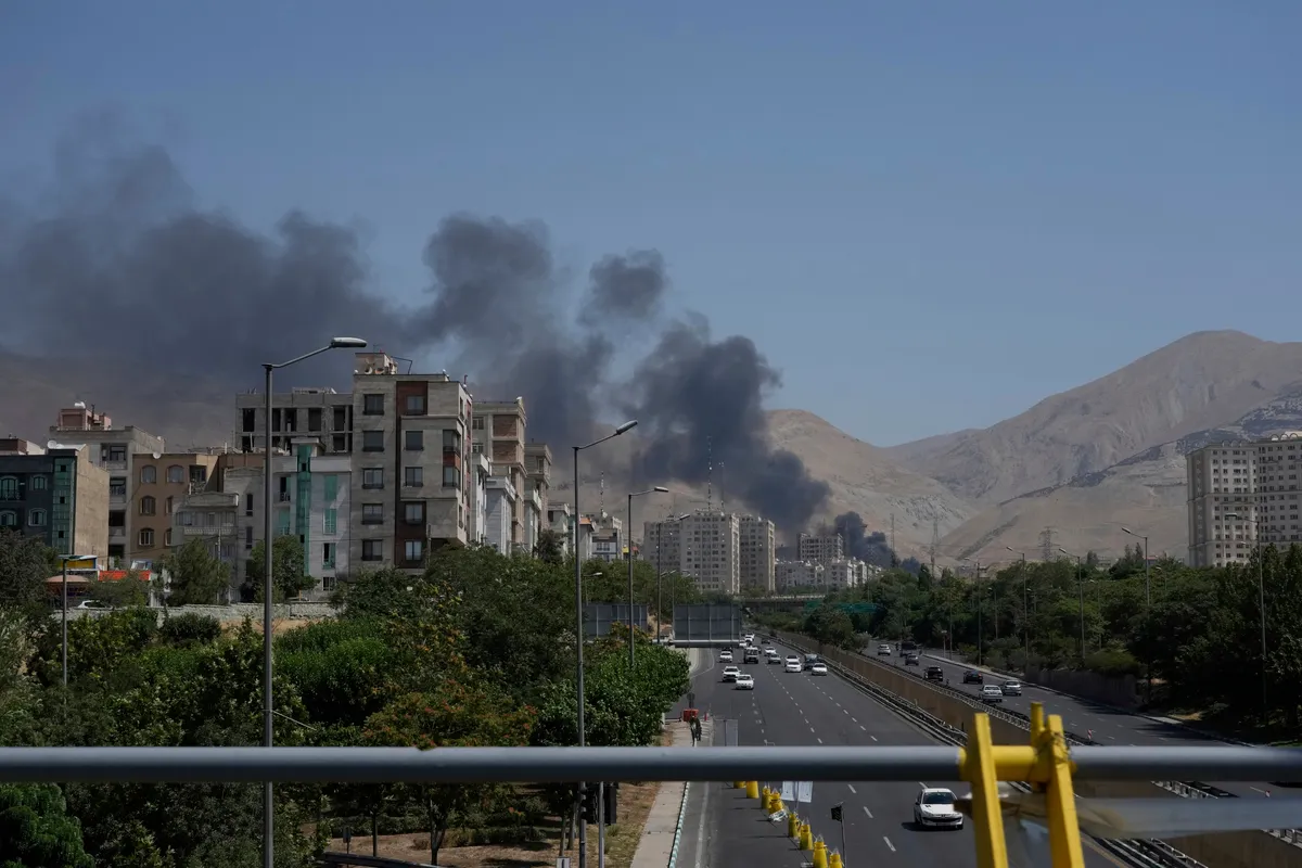 Cơ sở hạt nhân của Iran không thiệt hại thêm, Israel hỗ trợ người nước ngoài bị mắc kẹt - Ảnh 1.