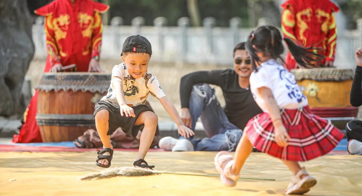 Bố ơi mình đi đâu thế: Duy Hưng - Trung Ruồi lần đầu đấu vật - Ảnh 7.