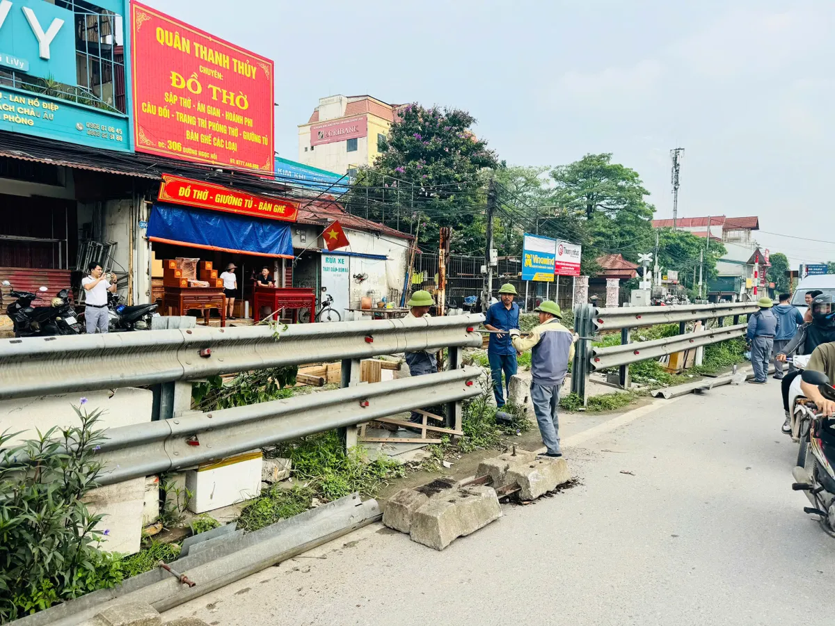 Hà Nội: Đóng 5 lối đi tự mở trên tuyến đường sắt qua thị trấn Văn Điển - Ảnh 1.