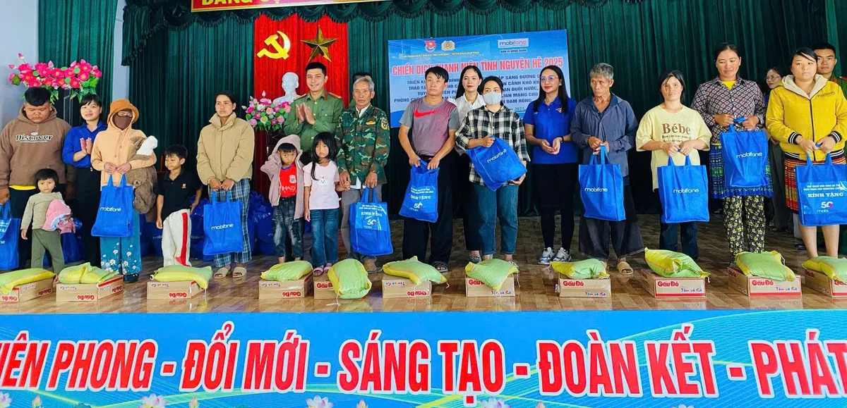 Dấu ấn công trình Thắp sáng đường quê của tuổi trẻ Công an Lâm Đồng - Ảnh 3.