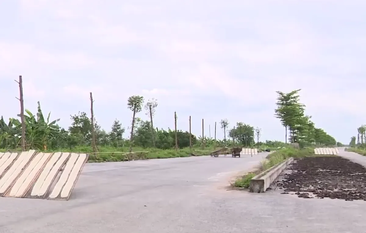 Lãng phí từ loạt dự án giao thông dang dở tại Hà Nội - Ảnh 2.