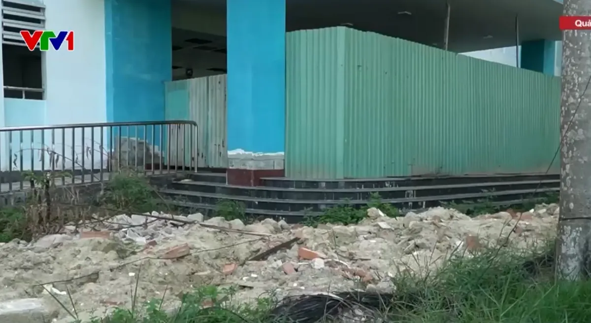 Bệnh viện quá tải, khu điều trị 165 tỷ đồng vẫn bỏ không - Ảnh 3.
