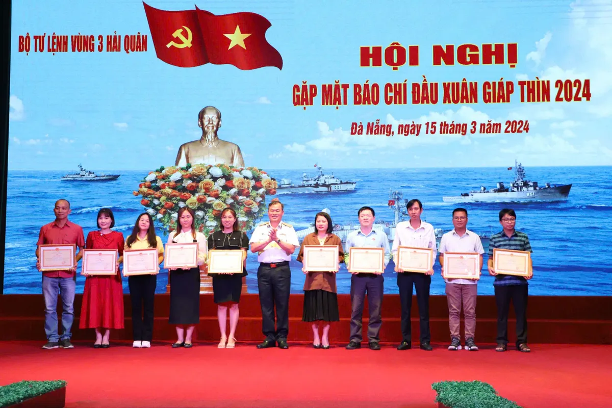 Vùng 3 Hải quân tri ân và lời cảm ơn sâu sắc những người làm báo - Ảnh 2.