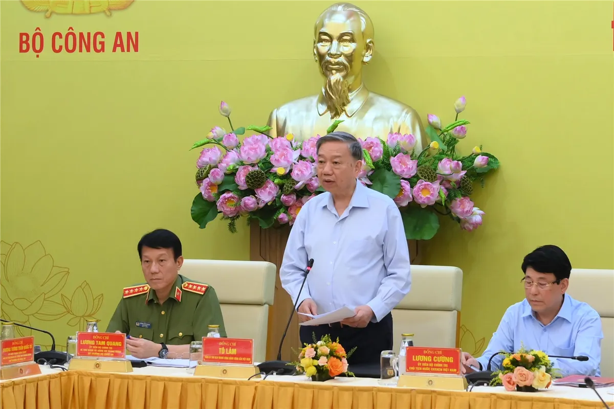 Tổng Bí thư Tô Lâm: Lực lượng Công an nhân dân phải bảo đảm vững chắc môi trường hòa bình, ổn định - Ảnh 2.