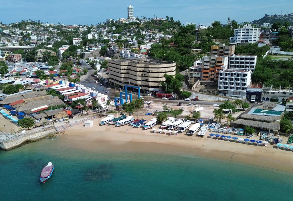 Erick mạnh lên thành bão cấp 1 khi đổ bộ vào Mexico - Ảnh 1.
