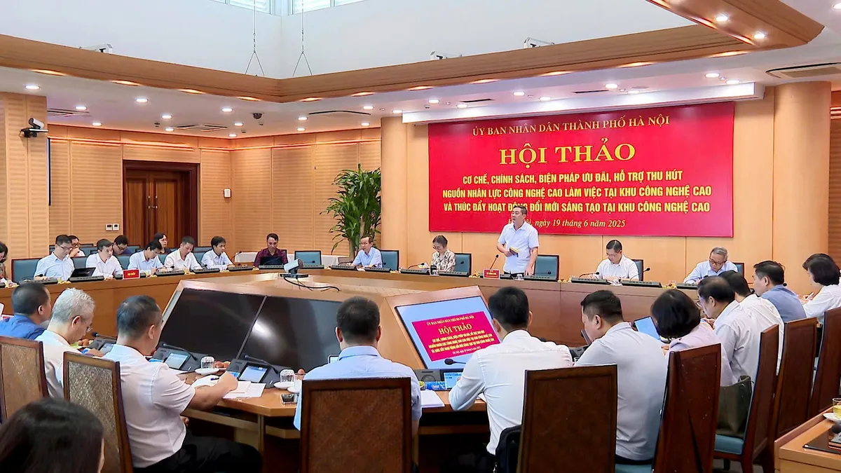 Hà Nội cần cơ chế đặc thù để thu hút chuyên gia công nghệ - Ảnh 1.