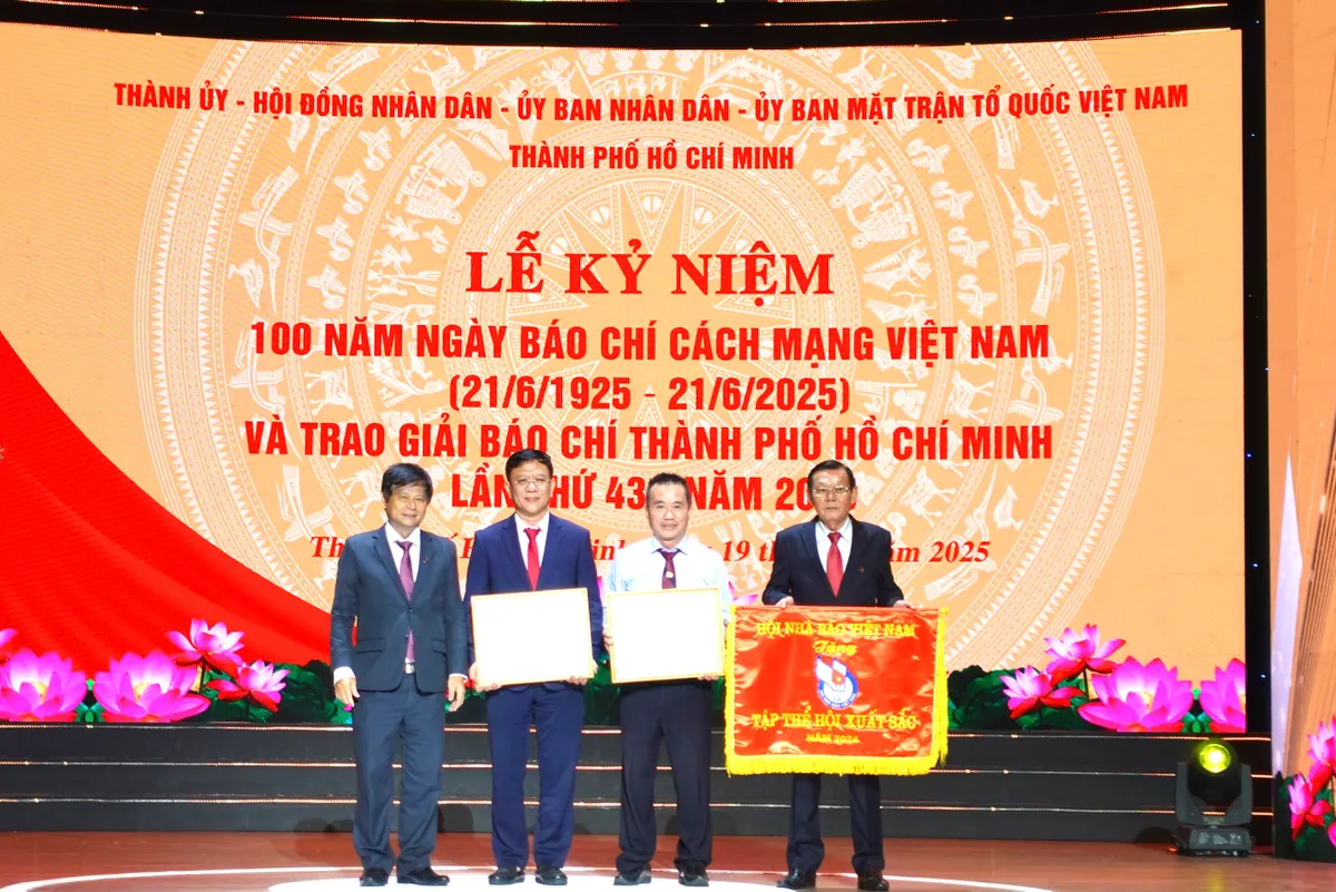 TP Hồ Chí Minh vinh danh 72 tác phẩm báo chí xuất sắc - Ảnh 2.