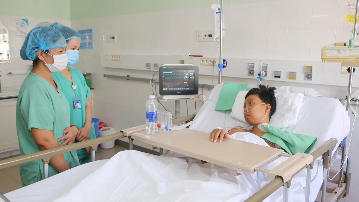 Bệnh viện Trung ương Huế ghép thành công 4 tạng xuyên Việt từ một người hiến - Ảnh 3. Bệnh viện Trung ương Huế ghép thành công 4 tạng xuyên Việt từ một người hiến - Ảnh 3.