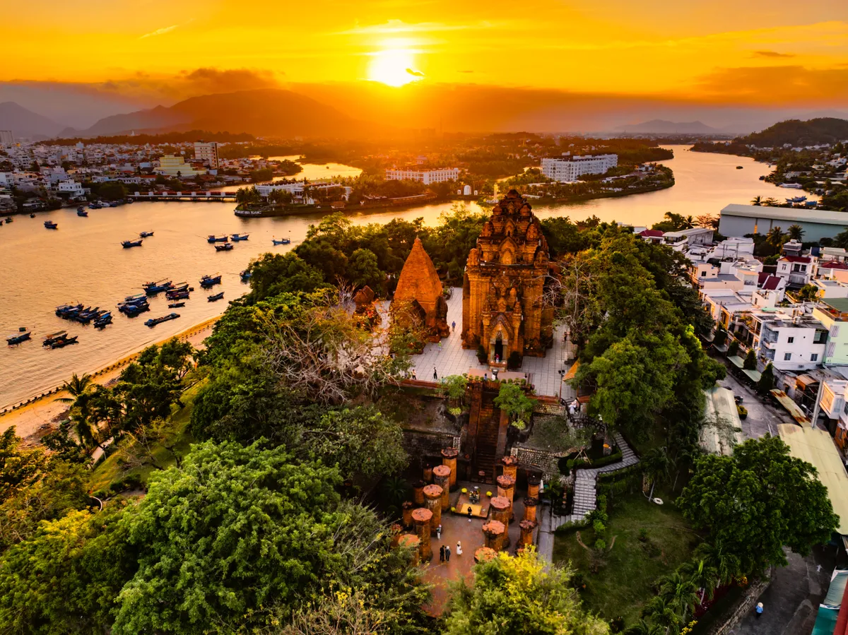 Kỳ nam trầm hương - Điều kỳ diệu của rừng thiêng Việt Nam - Ảnh 1.