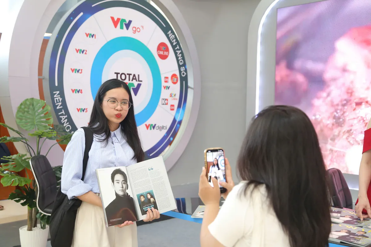 Gian trưng bày của VTV thu hút khán giả tại Hội Báo toàn quốc 2025 - Ảnh 5.