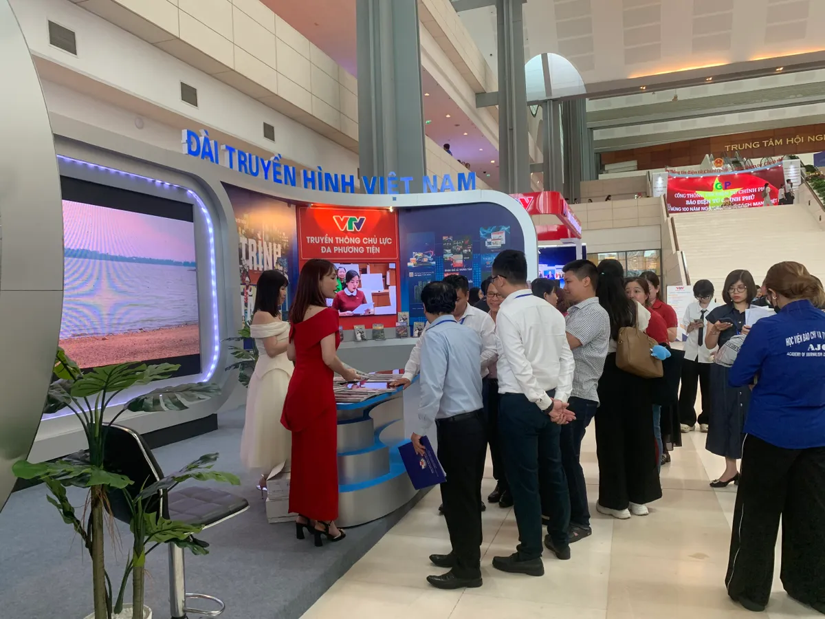 Gian trưng bày của VTV thu hút khán giả tại Hội Báo toàn quốc 2025 - Ảnh 7.