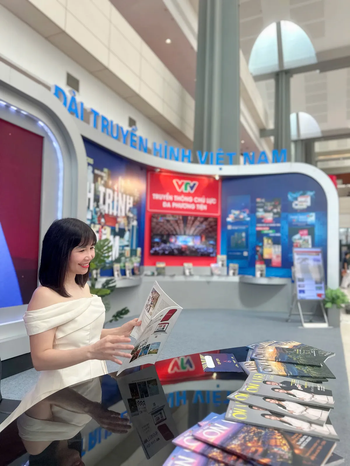 Gian trưng bày của VTV thu hút khán giả tại Hội Báo toàn quốc 2025 - Ảnh 6.