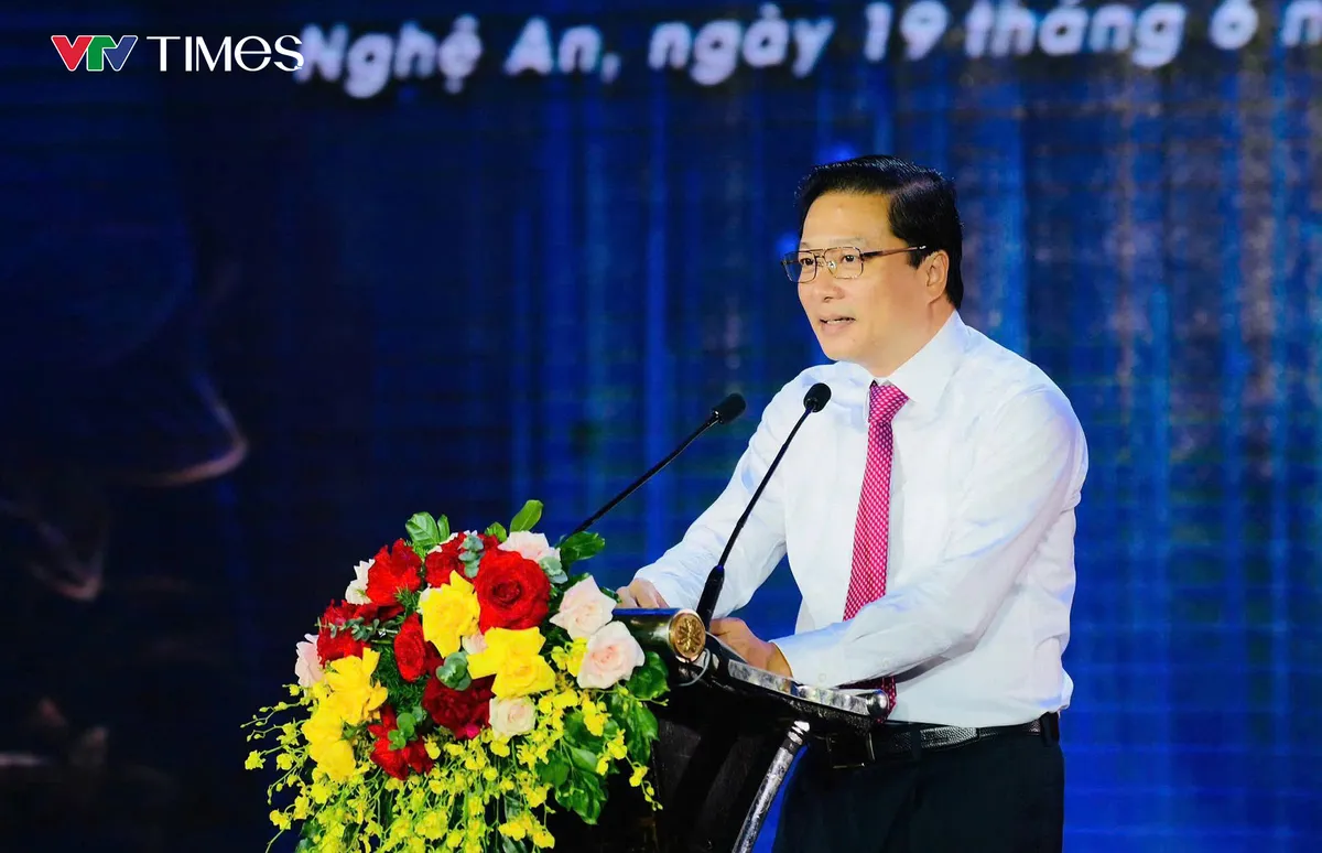 Trọng thể Lễ kỷ niệm 100 năm Ngày Báo chí Cách mạng Việt Nam, 40 năm Hội Nhà báo Nghệ An - Ảnh 3.