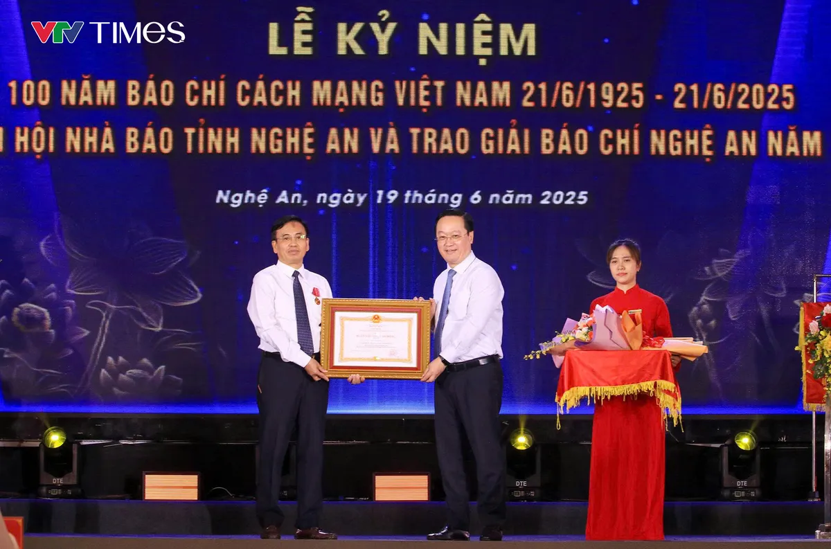 Trọng thể Lễ kỷ niệm 100 năm Ngày Báo chí Cách mạng Việt Nam, 40 năm Hội Nhà báo Nghệ An - Ảnh 5.