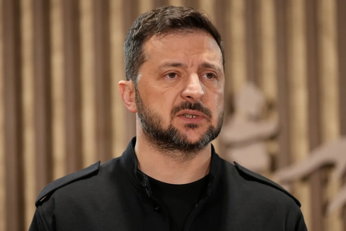 Tổng thống Zelensky bổ nhiệm chỉ huy mới của Lực lượng Lục quân Ukraine - Ảnh 1.