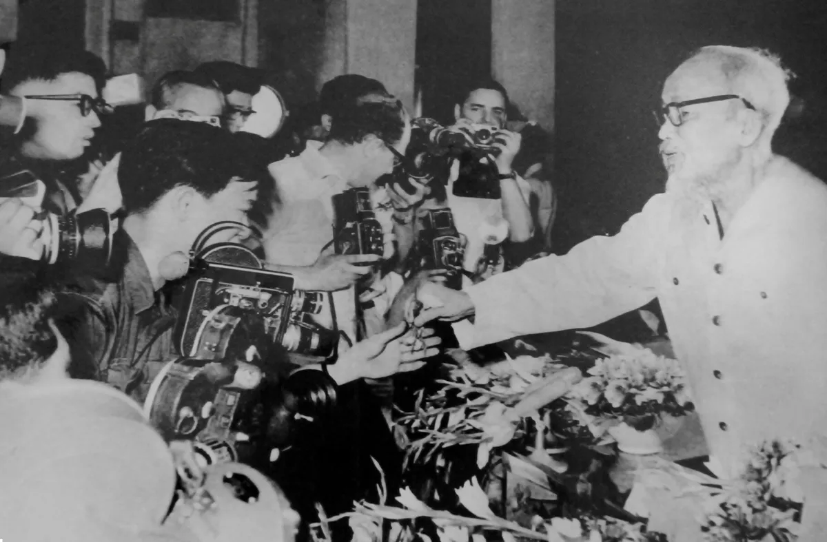 Phong cách báo chí Hồ Chí Minh: Kim chỉ nam cho những người cầm bút - Ảnh 6.