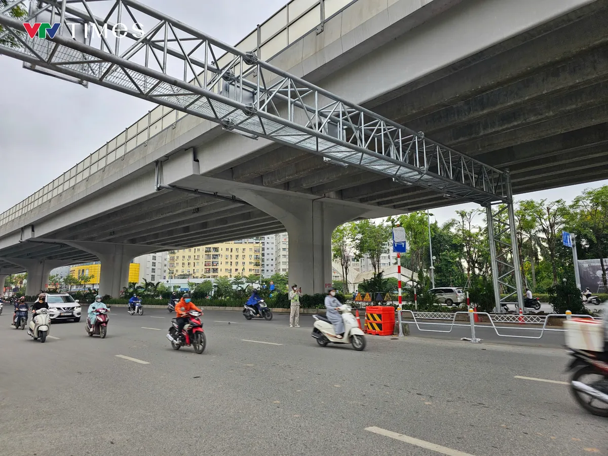 Sắp có làn riêng cho ô tô trên hai tuyến đường Võ Chí Công và Phạm Văn Đồng (Hà Nội) - Ảnh 4.