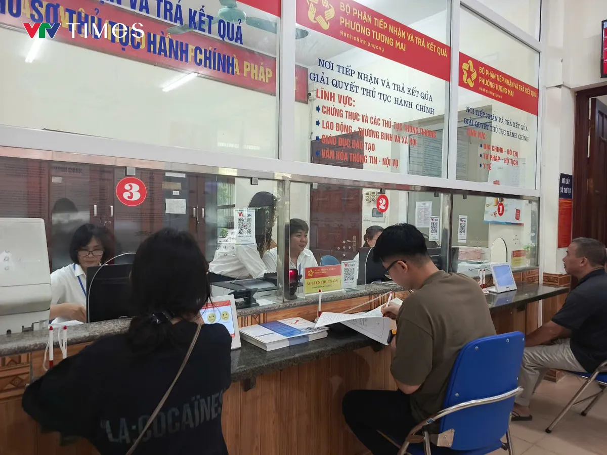 Chính quyền 2 cấp ở Hà Nội: Ngày đầu vận hành và kỳ vọng về một bộ máy phục vụ - Ảnh 1.
