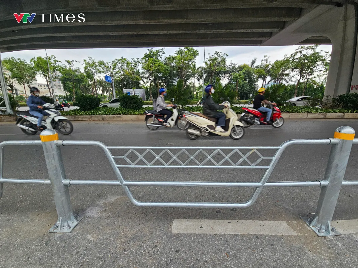 Sắp có làn riêng cho ô tô trên hai tuyến đường Võ Chí Công và Phạm Văn Đồng (Hà Nội) - Ảnh 2.