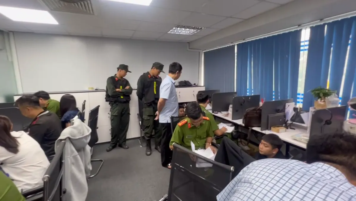 Triệt phá đường dây lừa đảo công nghệ cao quy mô “khủng” chuyên nhắm vào người già - Ảnh 2. Triệt phá đường dây lừa đảo công nghệ cao quy mô “khủng” chuyên nhắm vào người già - Ảnh 2.