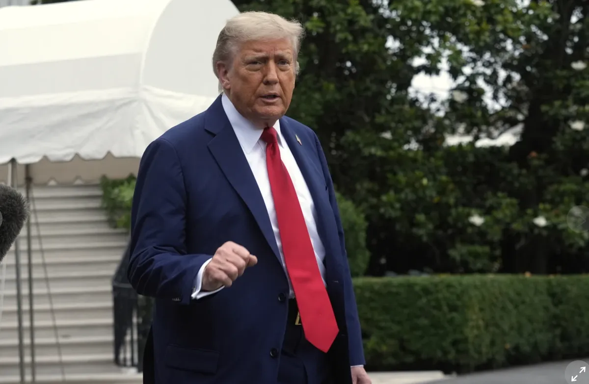 Tổng thống Trump yêu cầu 36 nước nâng cấp kiểm soát thị thực nếu không muốn bị cấm nhập cảnh vào Mỹ - Ảnh 1.