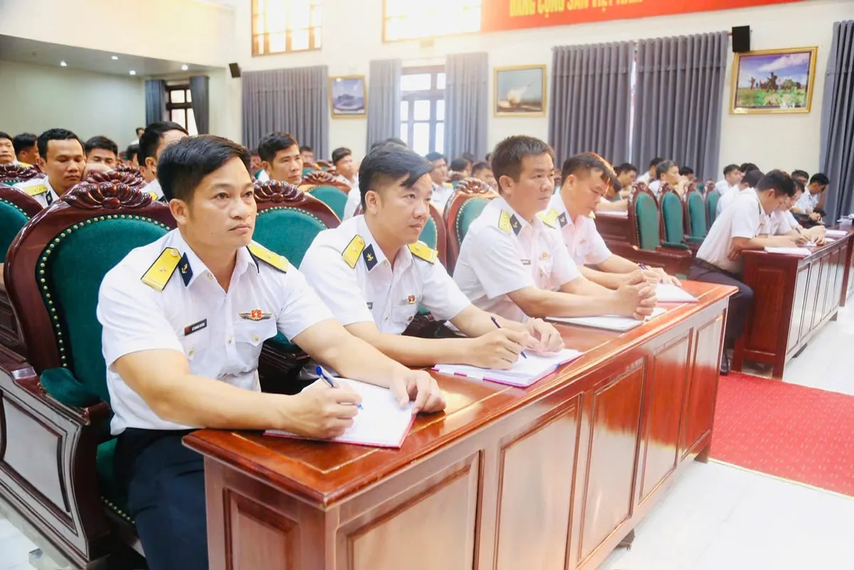 Vùng 4 Hải quân: Đổi mới sáng tạo trong giáo dục chính trị, bồi đắp bản lĩnh người lính biển - Ảnh 3. Vùng 4 Hải quân: Đổi mới sáng tạo trong giáo dục chính trị, bồi đắp bản lĩnh người lính biển - Ảnh 3.